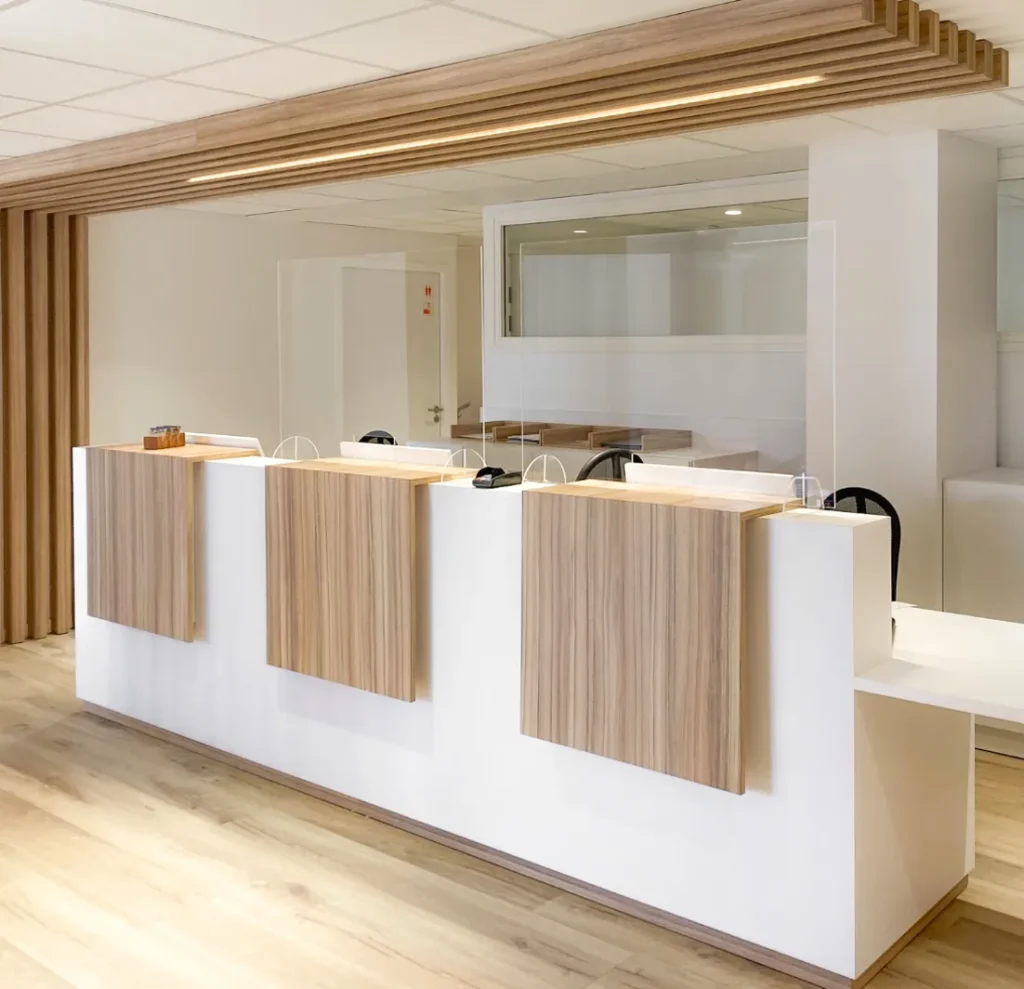 Création d’espaces ergonomiques en bois massif