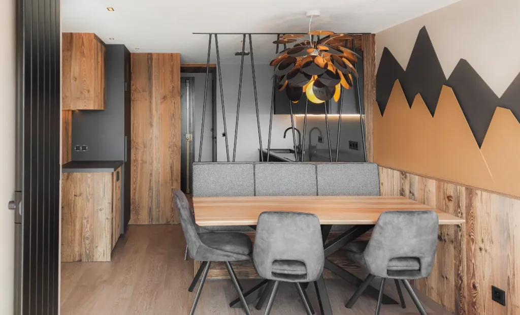 Optimisez votre intérieur avec un aménagement sur-mesure, entre charme et modernité.