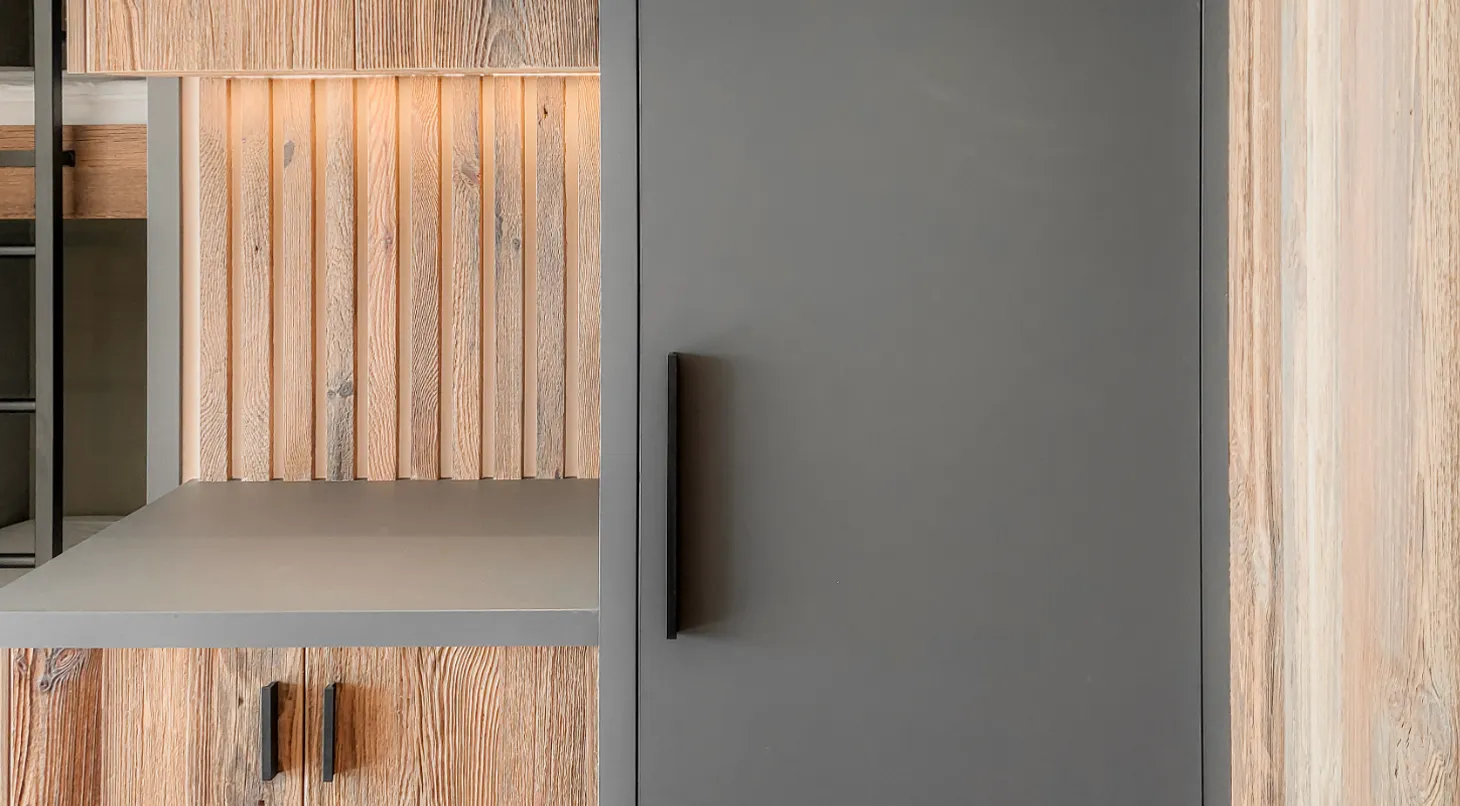Un appartement rénové avec soin pour un espace plus confortable et élégant.
