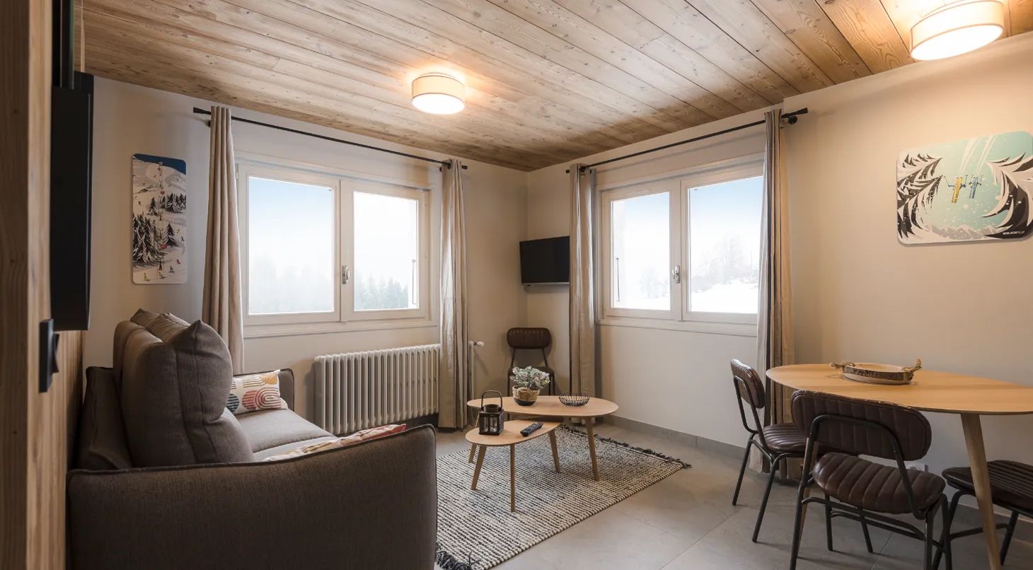Rénovation de façades et habillage en bois à Notre-Dame-de-Bellecombe. Un charme naturel et durable.