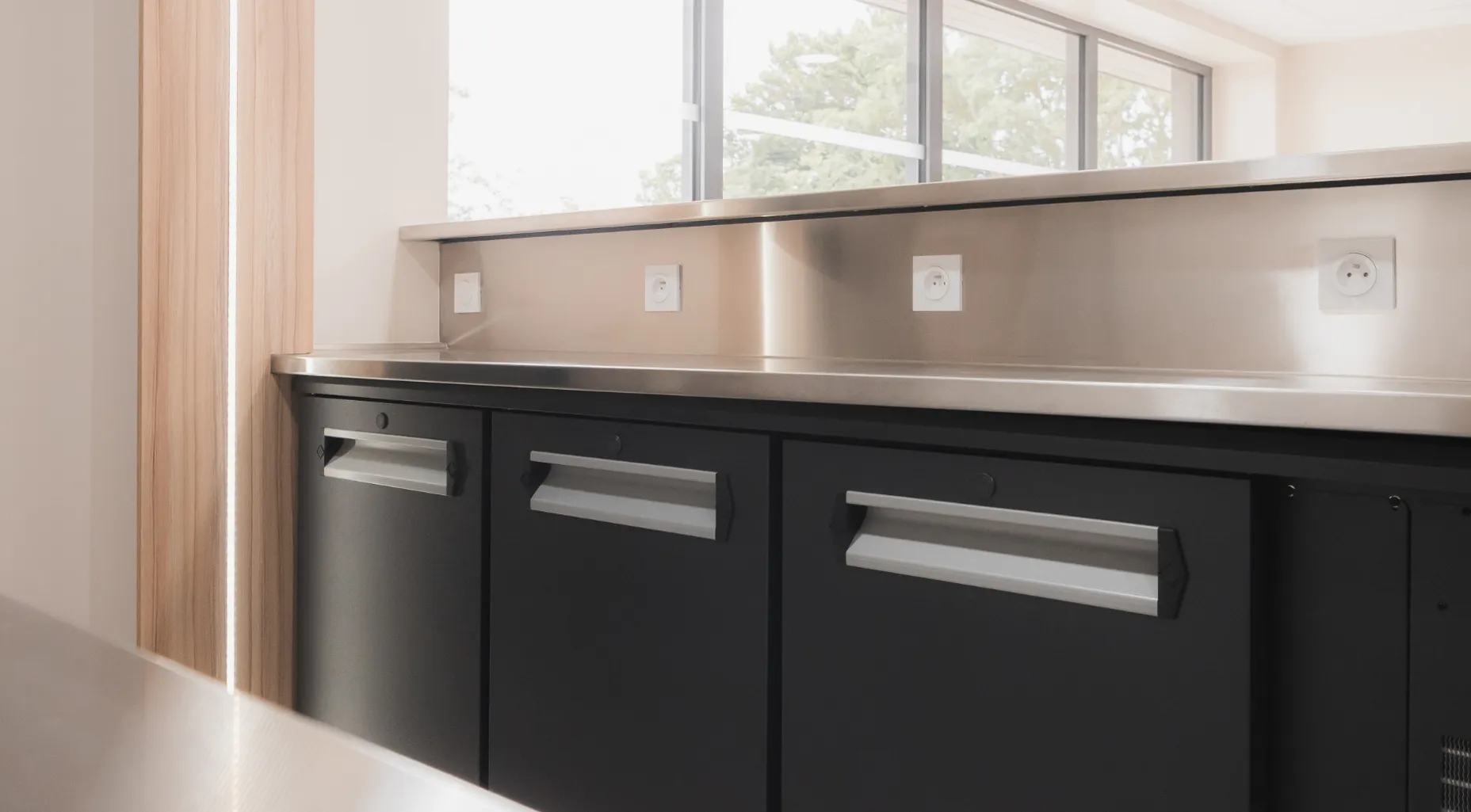 Création d’un bar design, accessible et lumineux, au cœur de Verel-Pragondran.