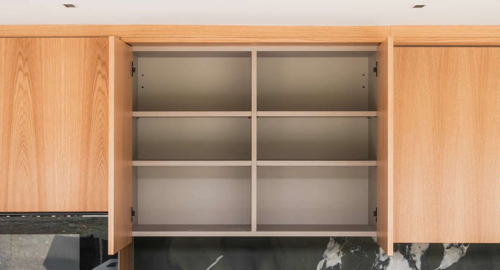 cuisine-moderne-lignes-epurees-bois